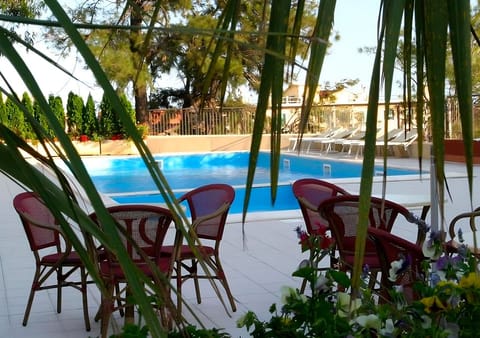 Indoor pool, seasonal outdoor pool, open open 24 hours, free cabanas