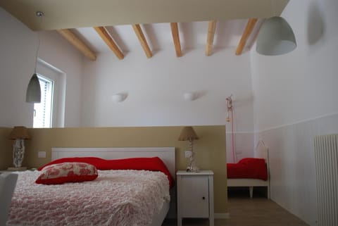 Superior Triple Room | Free cribs/infant beds, free WiFi, bed sheets