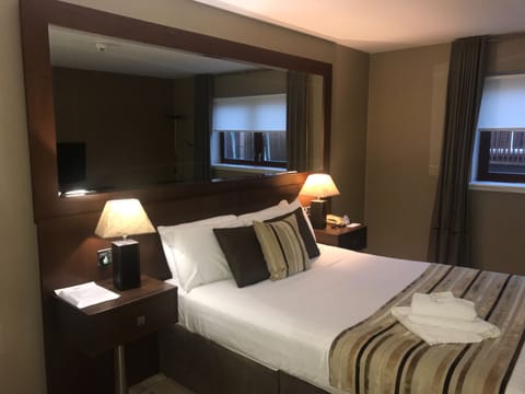 Premium bedding, in-room safe, desk, blackout drapes