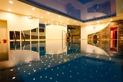 Indoor pool, sun loungers