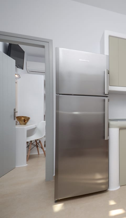 Deluxe Apartment, 2 Bedrooms, Hot Tub, Partial Sea View | Private kitchen | Full-size fridge, oven, stovetop, espresso maker