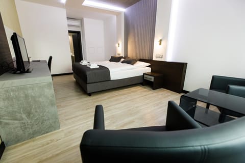 Grand Double or Twin Room (Large Bathroom) | Premium bedding, minibar, in-room safe, desk