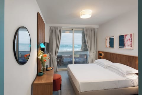 Double Room | In-room safe, desk, free WiFi, bed sheets