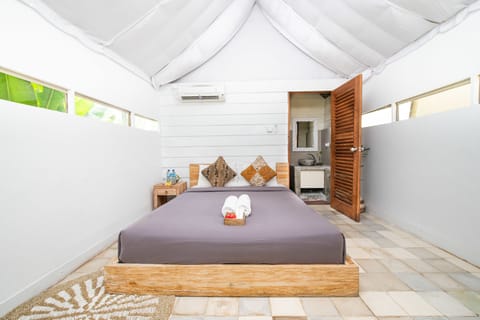 Private Tent Glamping | Free WiFi, bed sheets