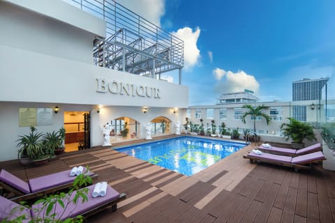Outdoor pool, sun loungers