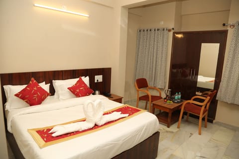 Standard Double or Twin Room | Memory foam beds, desk, laptop workspace, soundproofing