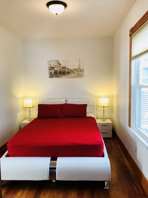  Catch your zzzzzz at this spacious bedroom with 45’ Plazma TV