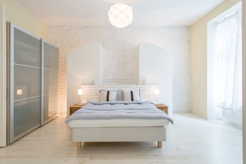 Deluxe Apartment | 2 bedrooms, premium bedding, iron/ironing board, cribs/infant beds