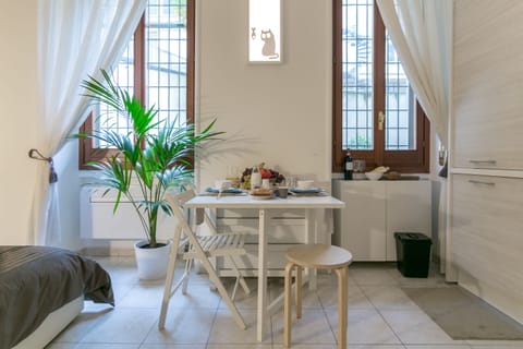 Apartment, 1 Bedroom | In-room dining