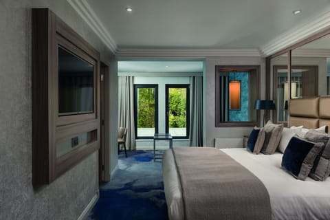 Superior Family Room | Iron/ironing board, free WiFi, bed sheets