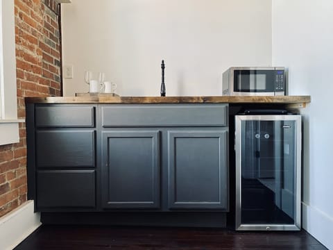 Luxury Studio, 1 Double Bed, Accessible (203) | Private kitchenette | Mini-fridge, coffee/tea maker, highchair