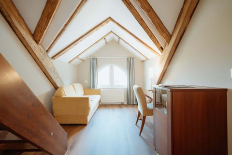 Standard Suite | In-room safe, desk, blackout drapes, soundproofing