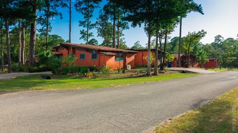 Villa 2 "Sam Rayburn Getaway" .
6 guests