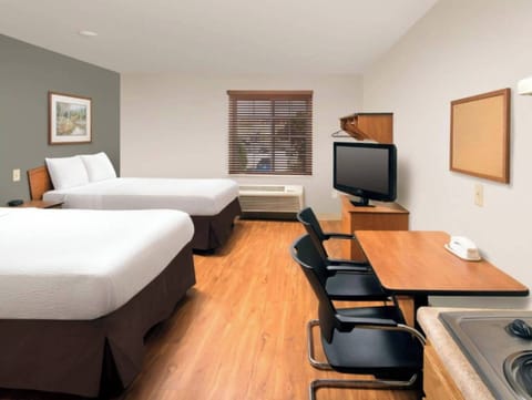 Room, 2 Double Beds, Non Smoking, Kitchen | Desk, laptop workspace, iron/ironing board, free WiFi