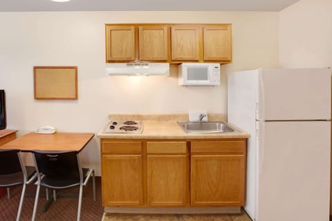 Desk, laptop workspace, iron/ironing board, free WiFi