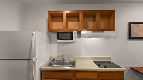 Desk, free WiFi, bed sheets, alarm clocks