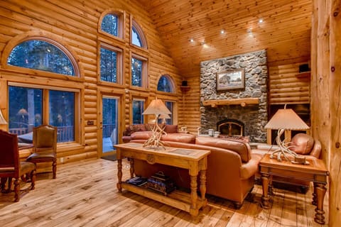 Living Room, Fireplace, TV, Deck Access