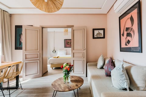 Junior Suite | Living area | Flat-screen TV