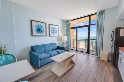Amazing Living Room, Beautifully Decorated, Stunning Views🌊☀️
