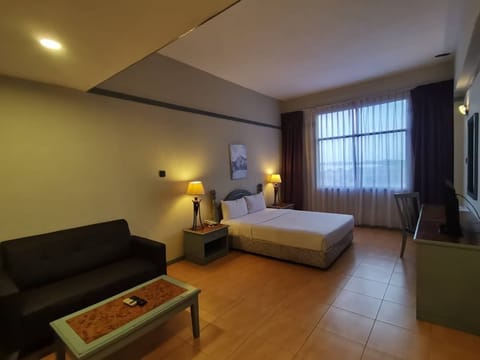 Superior Room | Minibar, desk, soundproofing, iron/ironing board