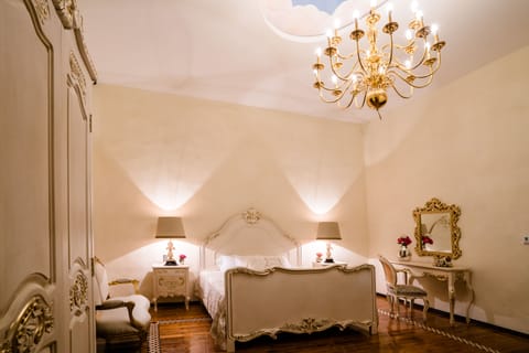 In-room safe, desk, WiFi (free), bed sheets