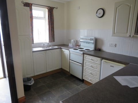 Standard Studio | Private kitchen | Microwave, coffee/tea maker, electric kettle