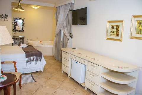 Suite, Jetted Tub | Mini-refrigerator