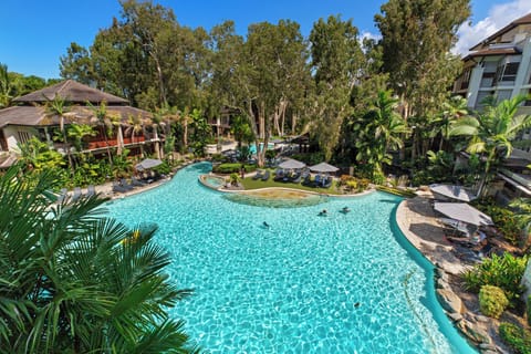3 outdoor pools, sun loungers