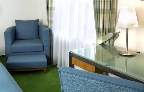 Standard Double or Twin Room | Living area | Flat-screen TV