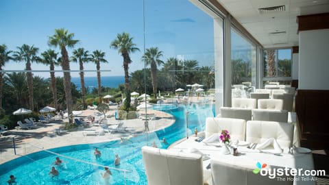 2 restaurants; breakfast, lunch, and dinner served