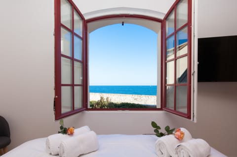 ~ The Masterbedroom 1 with a full sea view - Maison Baieta ~ ABSOLUTY ANTIBES
