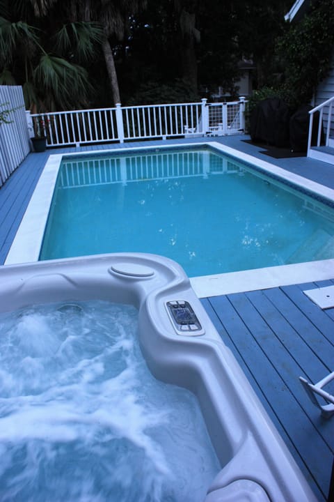 Swimming pool & Hot tub