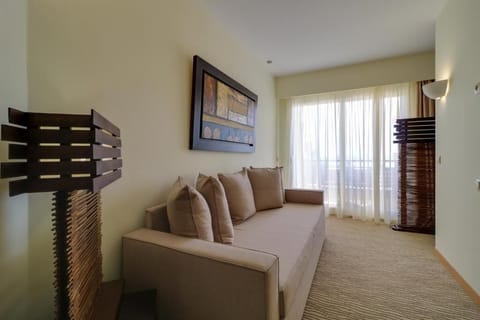 Suite | Minibar, in-room safe, soundproofing, iron/ironing board