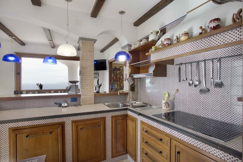 Villa, 3 Bedrooms | Private kitchen | Full-size fridge, microwave, oven, stovetop