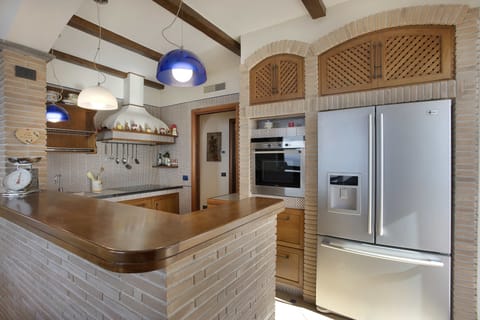 Villa, 3 Bedrooms | Private kitchen | Full-size fridge, microwave, oven, stovetop