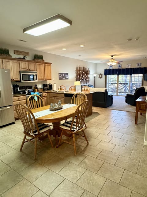 Condo, 3 Bedrooms | Interior