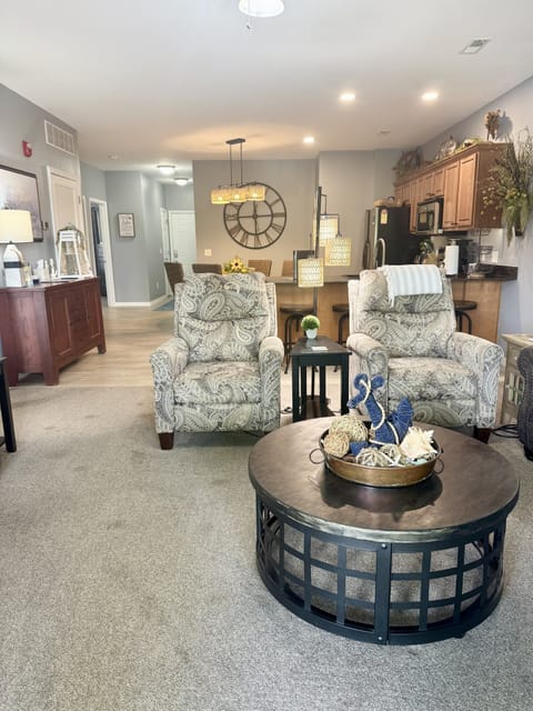 Condo, 3 Bedrooms | Living area