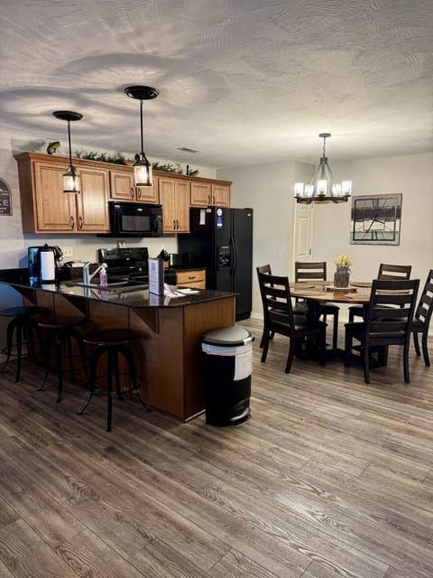 Condo, 3 Bedrooms | Private kitchen | Fridge, microwave, oven, dishwasher