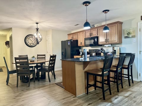 Condo, 3 Bedrooms | Dining