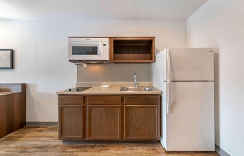 Standard Studio, 1 Queen Bed, Non Smoking, Refrigerator & Microwave | Private kitchen | Full-size fridge, microwave, stovetop, freezer