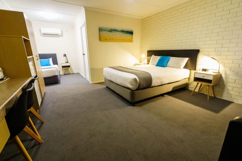 Suite Standard Single Room, Non Smoking | Desk, laptop workspace, blackout drapes, iron/ironing board