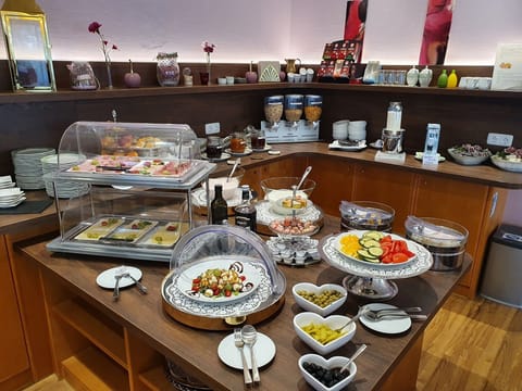 Daily buffet breakfast for a fee