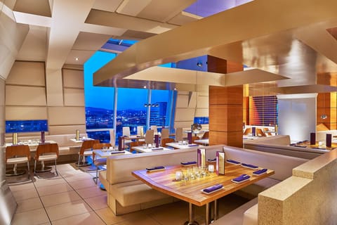 2 restaurants; breakfast, dinner, and brunch served