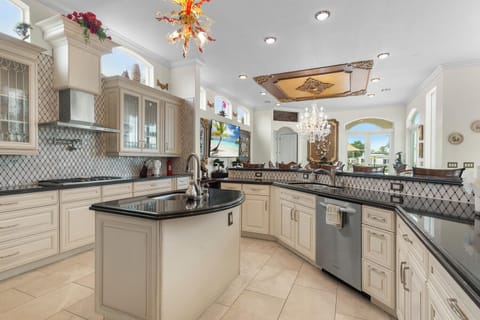 Full Kitchen with island and 2 sinks