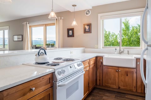 Kitchen - Please note that the stove has been updated