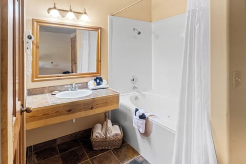 Deluxe King Room (2 guests max) | Bathroom | Designer toiletries, hair dryer, towels