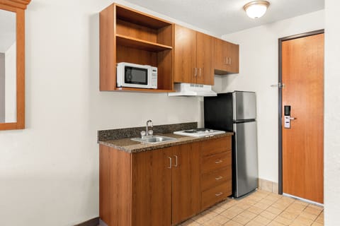 Desk, blackout drapes, iron/ironing board, free WiFi