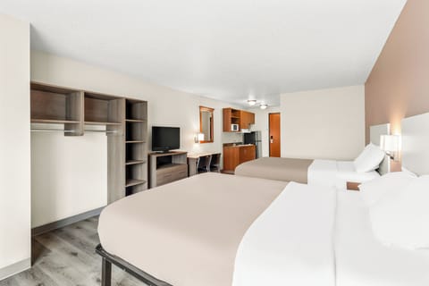 2 Queen Bed Suites | Desk, blackout drapes, iron/ironing board, free WiFi