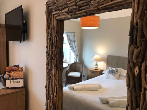 Double Room, 1 King Bed | Premium bedding, individually furnished, desk, free WiFi