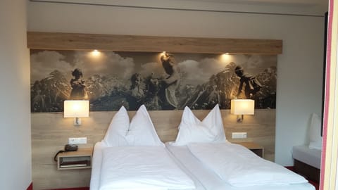 Triple Room | In-room safe, desk, soundproofing, free WiFi